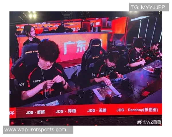 世界杯新闻和平精英战术分析：深入探讨JDG团队的区域防守策略与执行细节